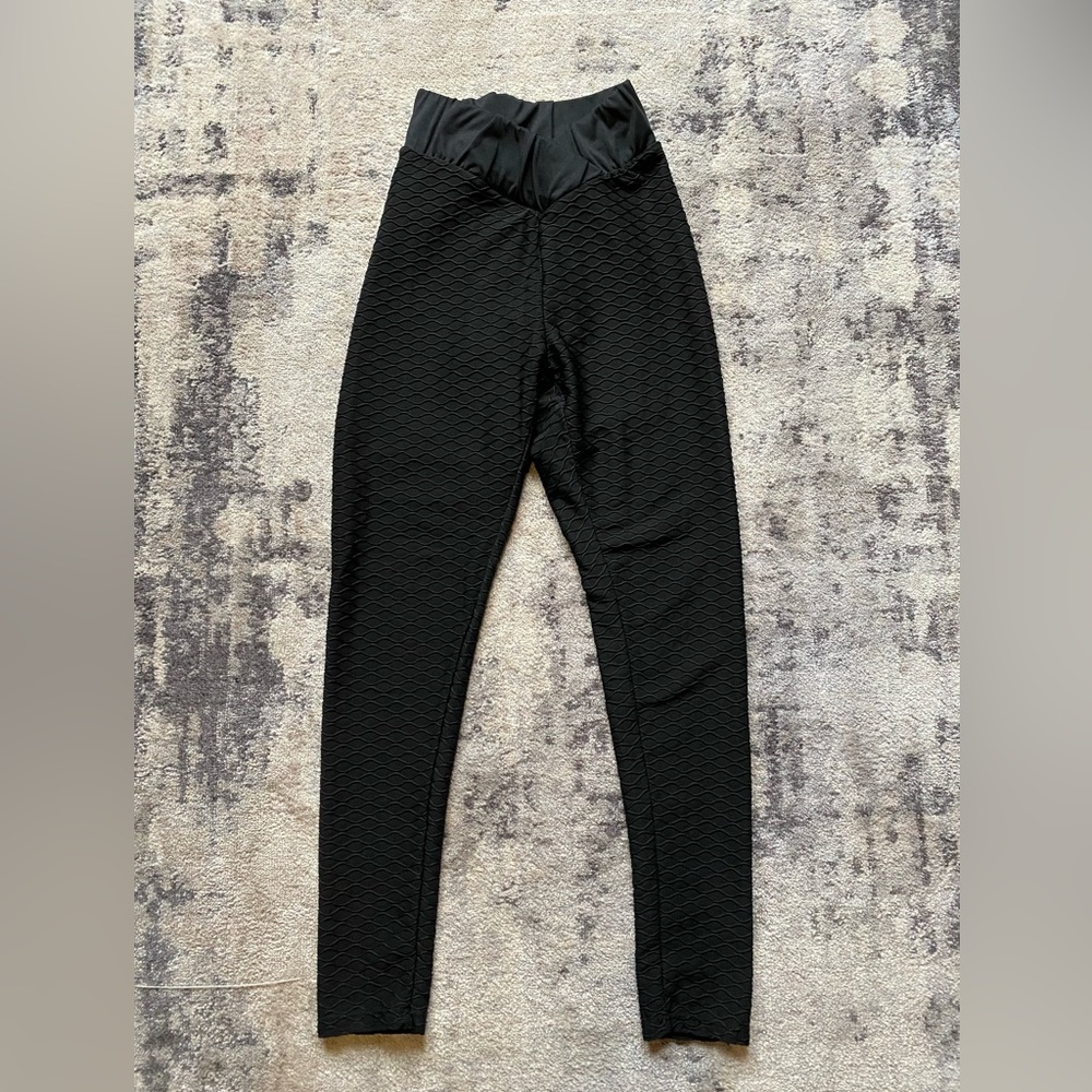 Black scrunch leggings